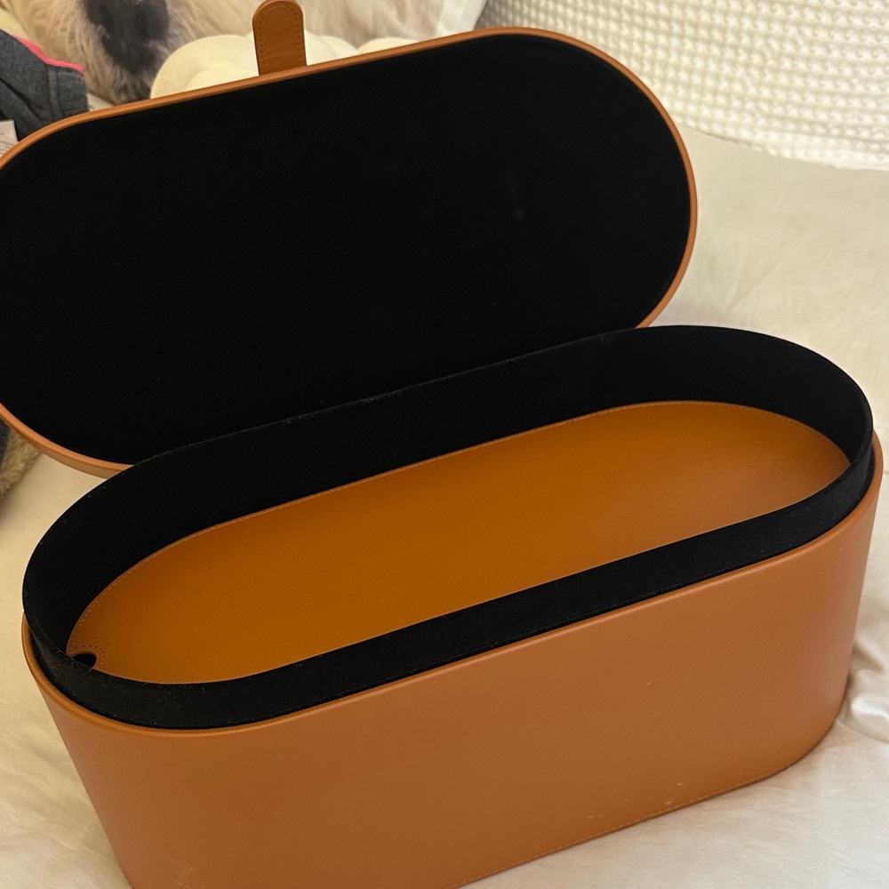 Dyson air wrap tan storage case - Picture 2 of 6